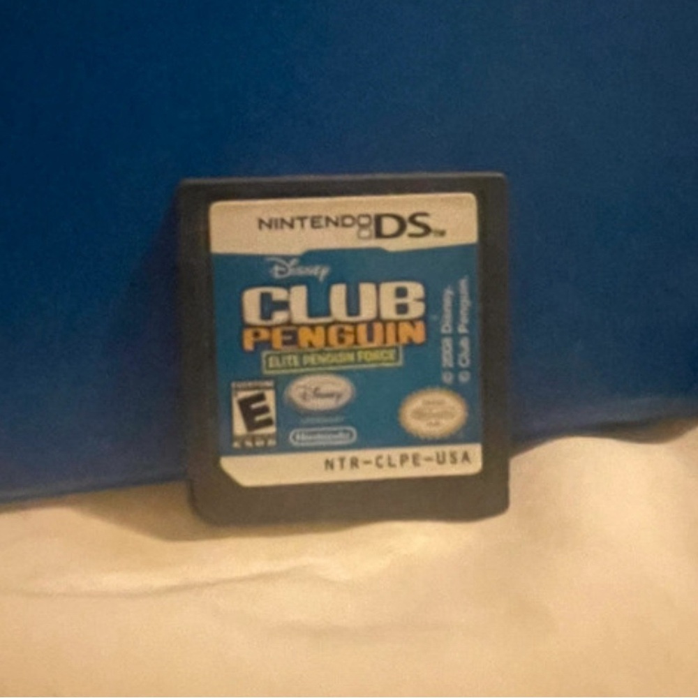 DS Disney Club Penguin Elite Penguin Force